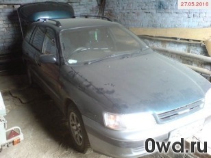 Битый автомобиль Toyota Caldina